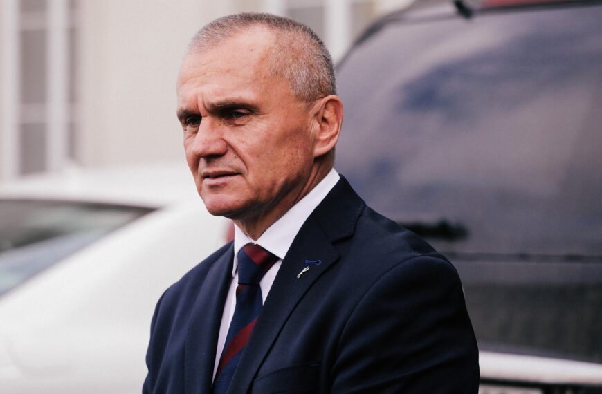 Dron nad budynkami rządowymi w Warszawie. Gen. Roman Polko skomentował incydent.