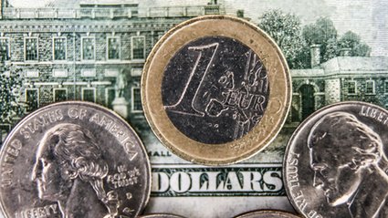 Dolar gwałtownie reaguje na nowe dane z amerykańskiego rynku pracy.