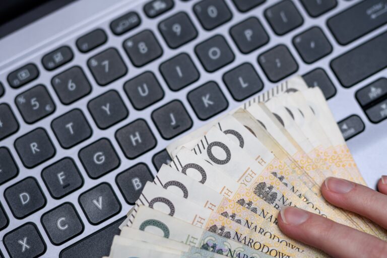Miłość dla setek tysięcy. Dramat kobiet trwa, oszust na wolności. - INFBusiness