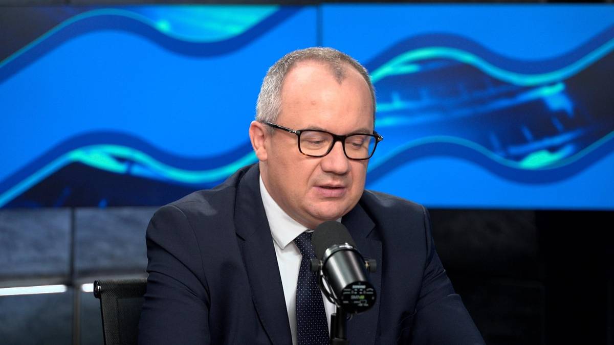 Na Pomorzu wybudowano sześćdziesiąt trzy turbiny wiatrowe, co czyni ją największą farmą wiatrową w grupie Polsat Plus i trzecią co do wielkości w Polsce. Po pełnym uruchomieniu podwoi ona moc, którą już produkujemy w czterech innych lokalizacjach. To nie koniec – planowane są kolejne. Pełne komercyjne uruchomienie farmy planowane jest na czwarty kwartał tego roku. Artykuł pochodzi z „Wydarzeń”. Nowa farma wiatrowa Grupy Polsat Plus. Wkrótce rozpocznie działalność 63 turbiny. - INFBusiness