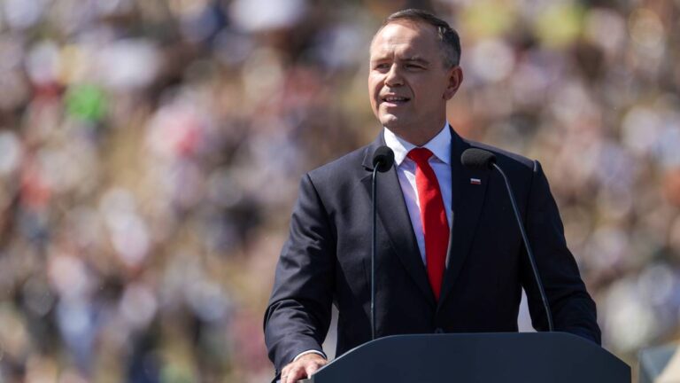 Prezydent Nawrocki podpisał dwie nowe ustawy Pomoc dla Ukrainy i zamrożenie cen prądu. Prezydent podjął decyzję. - INFBusiness