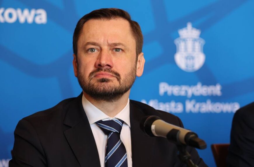 Nieznana substancja została rozpylona w Ratuszu. Prezydent Krakowa grzmi.