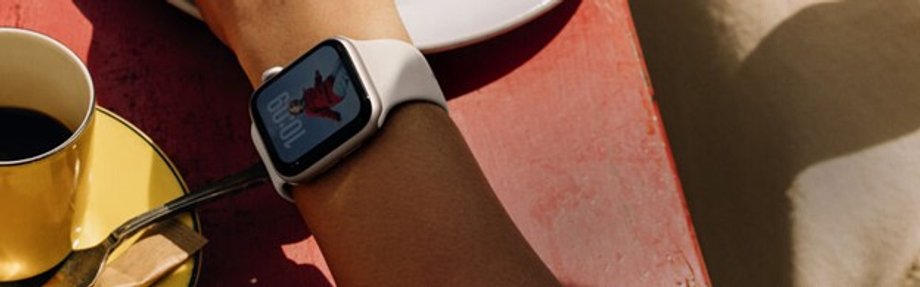 iPhone 17 jest już dostępny w przedsprzedaży, a Apple po raz kolejny podnosi poprzeczkę. Najnowszy model oferuje lepszą wydajność, nowe technologie i udoskonalenia, które wyróżniają go na tle poprzednika. Czy zmiany w stosunku do iPhone'a 16 są na tyle znaczące, że warto dopłacić? Przekonaj się! Nowy iPhone 17 kontra iPhone 16 – zobacz, co się zmieniło - INFBusiness