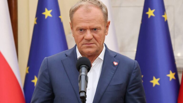 „Wyginają się do tyłu, żeby zdjąć odpowiedzialność z Rosji”. Premier o opozycji - INFBusiness