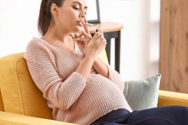 Eksperci ostrzegają: zażywanie substancji psychoaktywnych w czasie ciąży może zaszkodzić płodowi