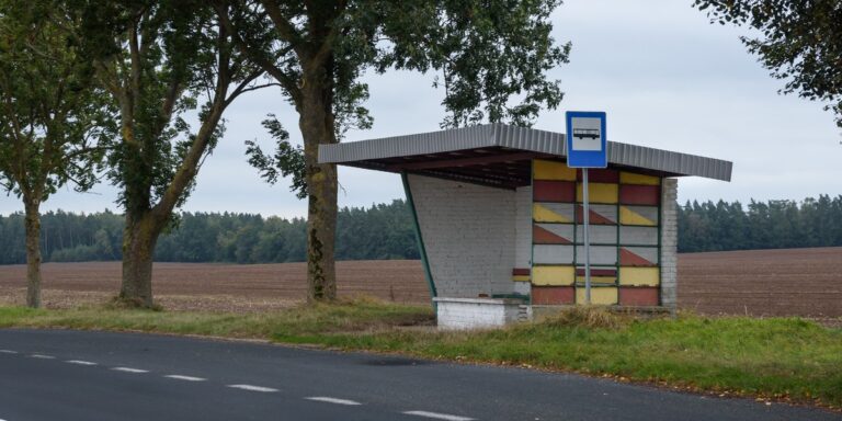 Koszty ekonomiczne wykluczenia transportowego. Dotyka to wielu Polaków. - INFBusiness