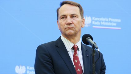 Radosław Sikorski skarży się w Fox News.