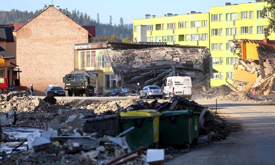Last year’s flooding in Lower Silesia resulted in billions of złoty in losses, with numerous properties experiencing severe destruction or becoming completely unusable. How did the insurance industry respond to this crisis? Did the disaster alter public perspectives on property coverage? Bankier.pl explored these questions in a recent analysis. The water receded, but the problems remained. How has insurance changed since the flood in Lower Silesia?