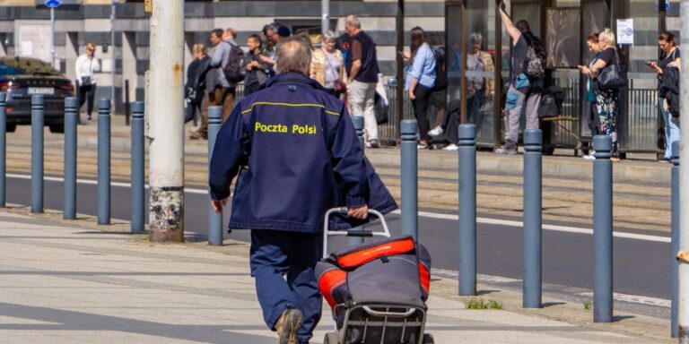 Dwa miliardy na ratowanie Poczty Polskiej. Projekt ustawy przeszedł przez komisję. - INFBusiness