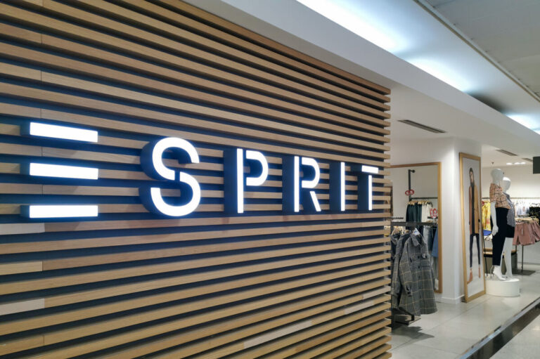 Esprit jest na minusie. Przychody firmy spadły o 75%. - INFBusiness
