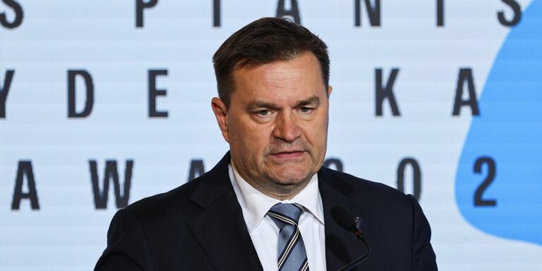 W związku z powołaniem Bogdana Benczaka, Grupa PZU podjęła decyzję o zakończeniu trwającego od stycznia 2023 roku sporu zbiorowego z pracownikami. Międzyzakładowy Związek Zawodowy Pracowników Grupy PZU „Jedność” zapowiedział, że nie będzie podejmował dalszych działań w tej sprawie. PZU: Koniec sporu zbiorowego. Nowy prezes apeluje o dialog - INFBusiness