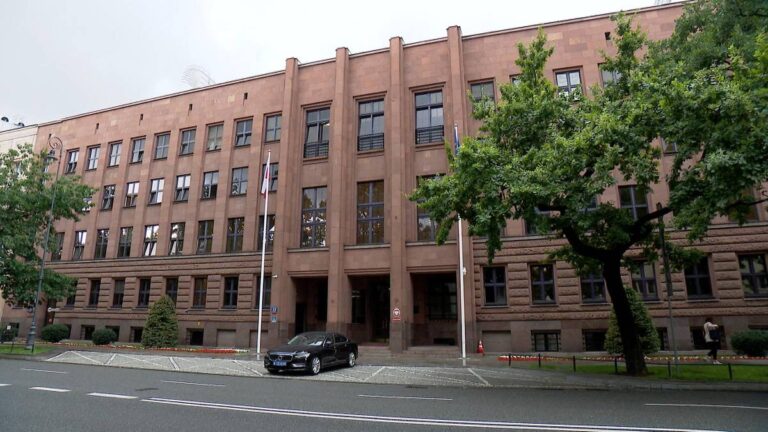 Siedziba Ministerstwa Spraw Zagranicznych Wyciekły memorandum z Ministerstwa Spraw Zagranicznych do prezydenta. Schetyna: Robisz cyrk i błaznujesz. - INFBusiness