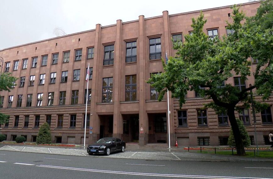 Wyciekły memorandum z Ministerstwa Spraw Zagranicznych do prezydenta. Schetyna: Robisz cyrk i…