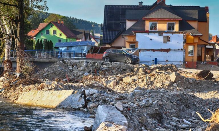 Złożono prawie 300 wniosków o zakup nieruchomości zniszczonych podczas zeszłorocznej powodzi. - INFBusiness