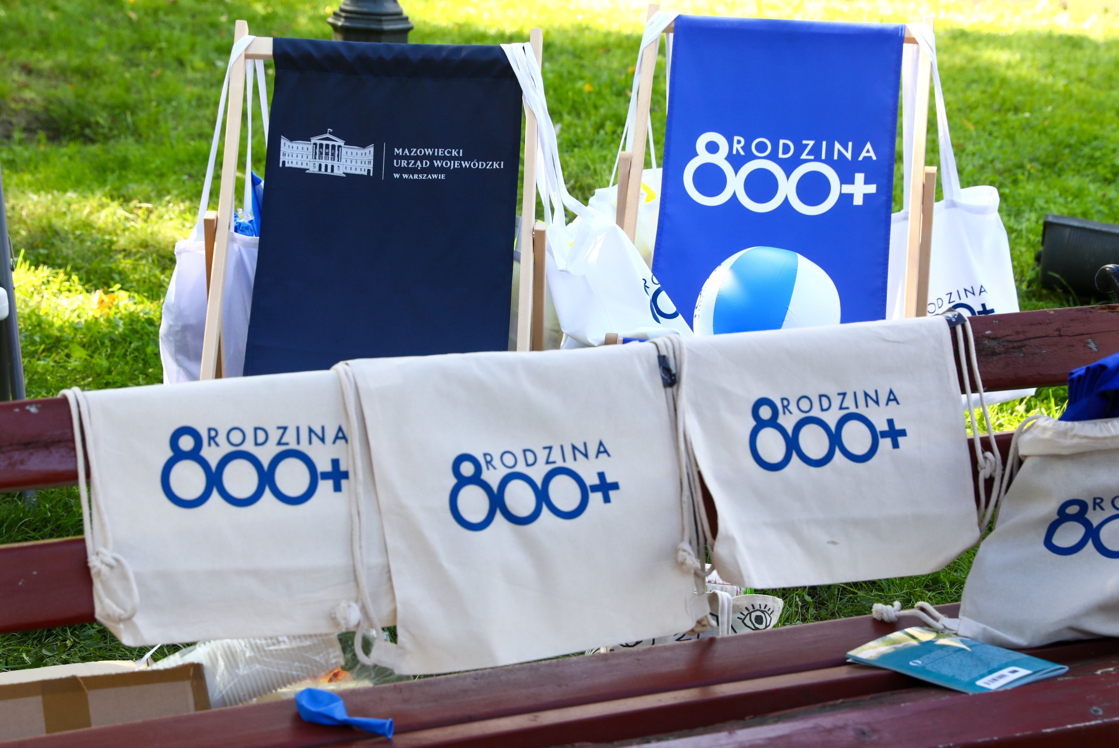 Sondaż: Większość Polaków popiera ograniczenie programu 800+. Co dziesiąty chce jego zniesienia - INFBusiness