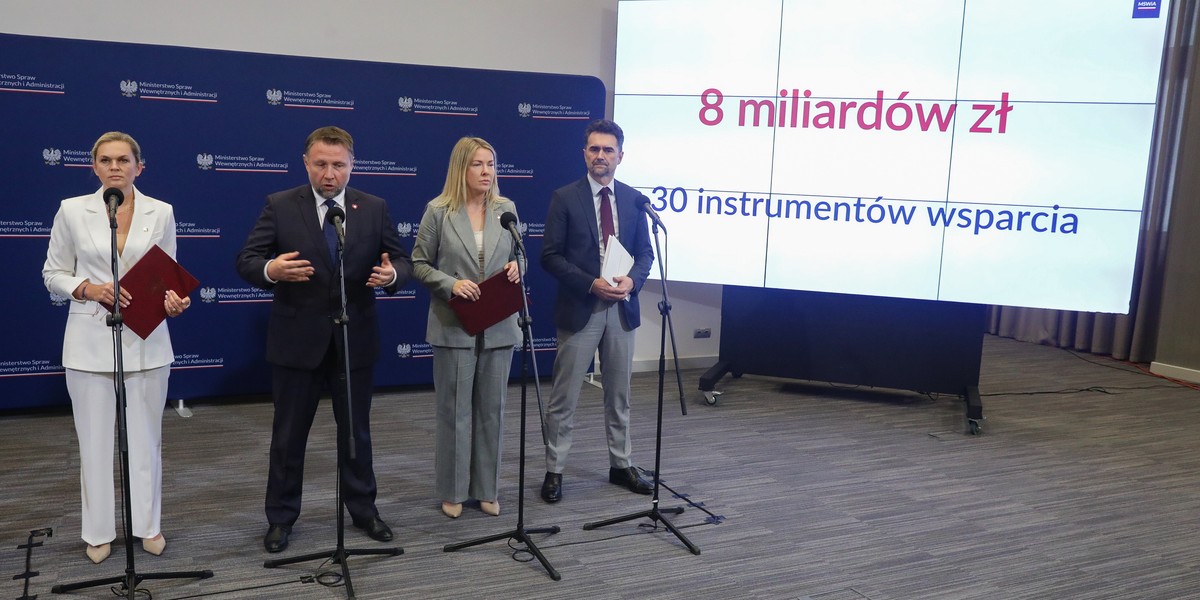 Minister Spraw Wewnętrznych i Administracji Marcin Kierwiński podczas konferencji prasowej w siedzibie MSWiA w Warszawie.