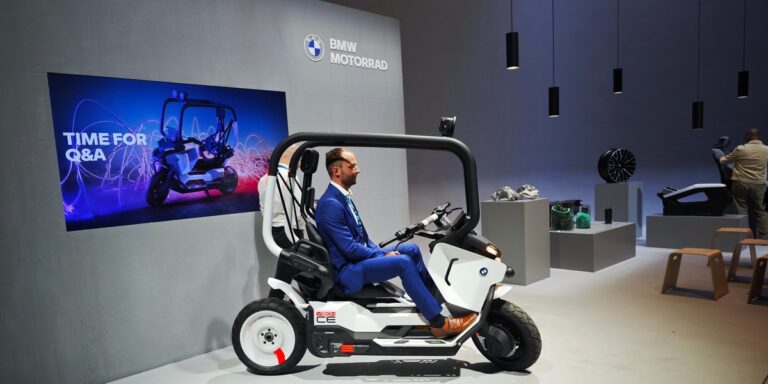 Częściowo skuter, częściowo hulajnoga. BMW ma pomysł na nowy pojazd. - INFBusiness