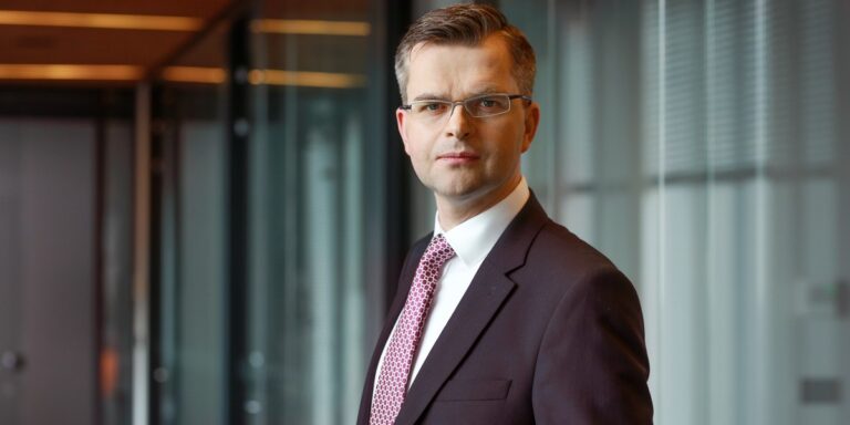 Rating Polski pod presją. „Czas społecznej hossy minął”. - INFBusiness