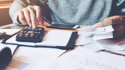 Działalność niezarejestrowana. Deregulacja niezgodna z wytycznymi Narodowej Komisji Papierów Wartościowych i Giełd?