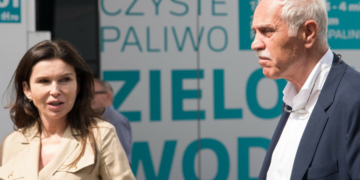Zygmunt Solorz i Justyna Kulka zostali odwołani z rady nadzorczej PAK-PCE, spółki zależnej Cyfrowego Polsatu, działającej w sektorze energetycznym. To kolejne w ostatnich dniach odwołanie miliardera i kontynuacja walki o władzę w jego imperium. Wcześniej założyciel Polsatu stracił stanowisko w Polsat Media. Justyna Kulka i Zygmunt Solorz.