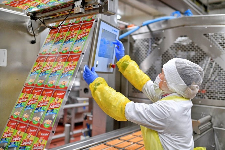W 2025 roku Grupa Sokołów obchodzi ważny kamień milowy – 25-lecie istnienia. W tym roku świętujemy fuzję Farm Food Group i Sokołowa, sfinalizowaną 1 września 2000 roku. Przemysław Gostkiewicz, prezes zarządu Sokołów SA, dzieli się spostrzeżeniami na temat ewolucji organizacji i jej strategicznej wizji. Grupa Sokołów ma 25 lat. Rozwój oparty na inwestycjach i innowacjach. - INFBusiness