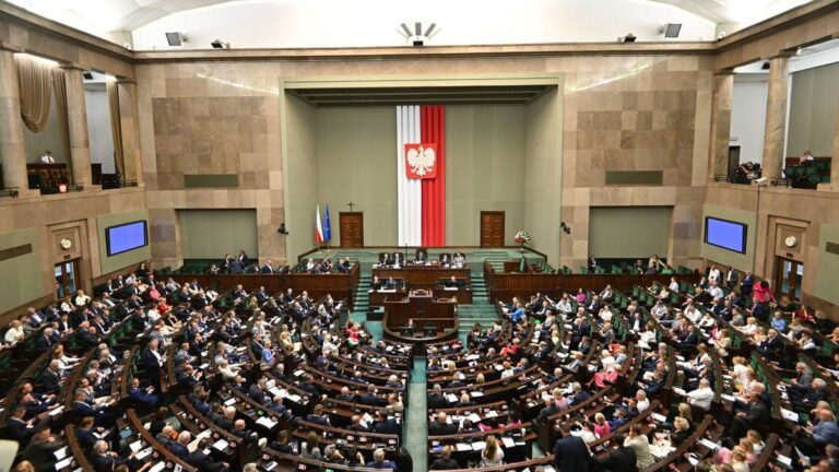 Remis na szczycie, cztery partie poza Sejmem. Nowe wybory parlamentarne. - INFBusiness