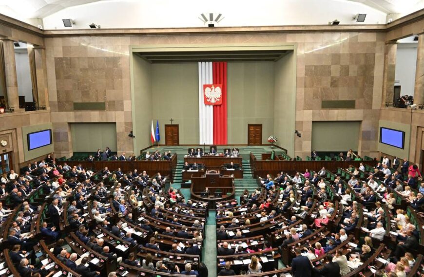 Remis na szczycie, cztery partie poza Sejmem. Nowe wybory parlamentarne.