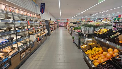 Ta sieć rozpoczyna testy automatów do sprzedaży butelek we wszystkich swoich sklepach