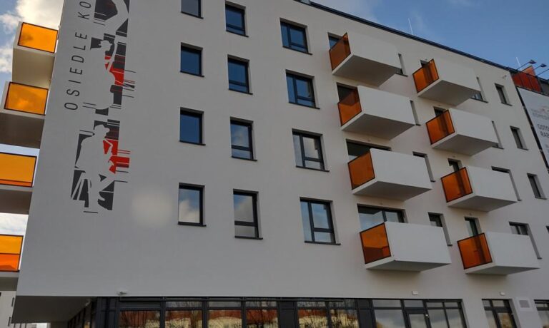 W piątek Sejm jednogłośnie uchwalił nowelizację ustawy Prawo geodezyjne i kartograficzne, która znosi opłaty za udostępnianie informacji z rejestru cen nieruchomości. Projekt ustawy trafi teraz do Senatu. Sejm popiera zniesienie opłaty za dostęp do danych z Ewidencji Cen Nieruchomości - INFBusiness