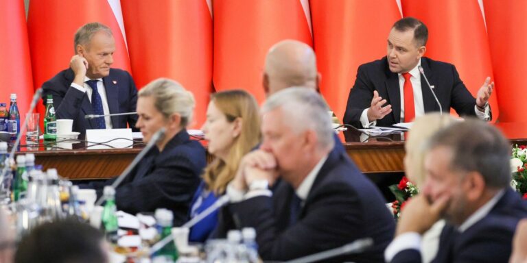 „Żółta kartka dla polityków”. Ekonomiści banków komentują decyzję o ratingu Polski - INFBusiness
