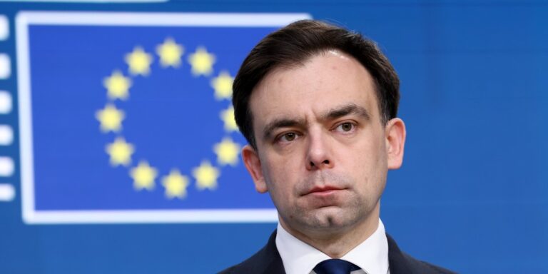 800 plus: zmiany w świadczeniach dla cudzoziemców. Co one oznaczają? - INFBusiness
