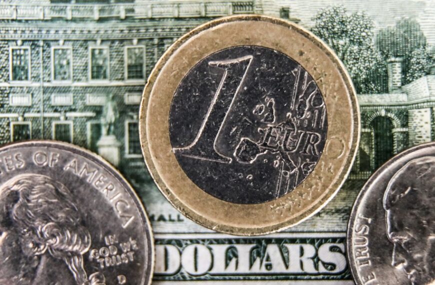 Dolar gwałtownie reaguje na nowe dane z amerykańskiego rynku pracy.