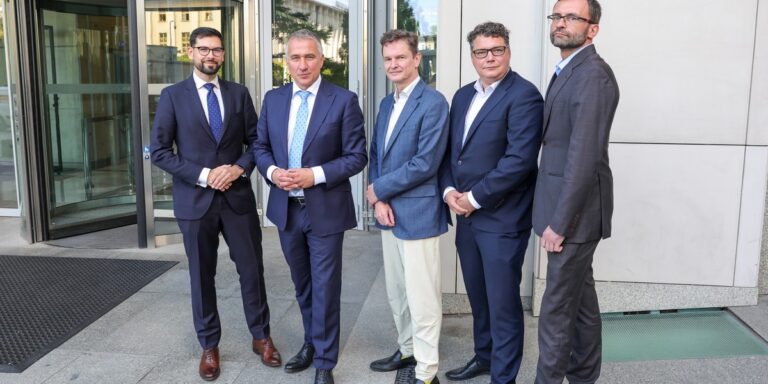 Polska: Kluczowe negocjacje z Westinghouse-Bechtel w sprawie elektrowni jądrowej - INFBusiness