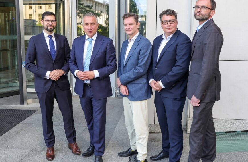 Polska: Kluczowe negocjacje z Westinghouse-Bechtel w sprawie elektrowni jądrowej