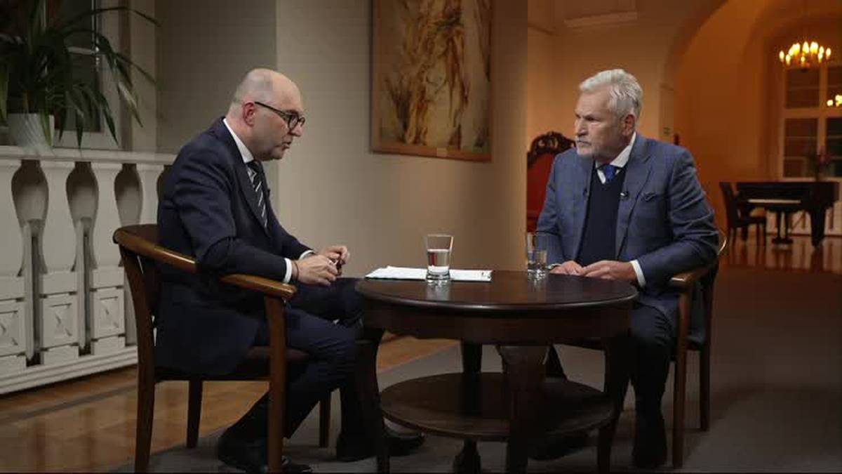 - Dyplomata powinien dobrze przemyśleć sprawę, zanim zamilknie, minister Radosław Sikorski postępuje przeciwnie - zauważył wicemarszałek Sejmu Krzysztof Bosak. Polityk Konfederacji w "Gościu Wydarzeń" zaznaczył, że "kłopotem" szefa MSZ jest to, że "sądzi, iż rywalizuje na równi z USA". Nawiązując do sporu w kwestii ambasadorów orzekł z kolei, że to "farsa, która nas kompromituje". Bosak atakuje Sikorskiego: Komedia, która nas wystawia na pośmiewisko. - INFBusiness
