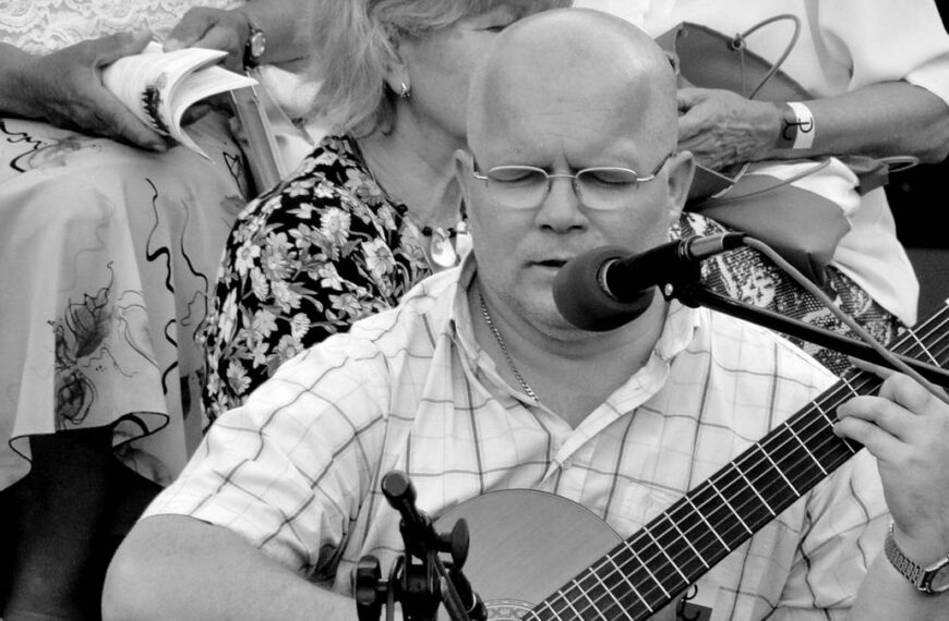 Andrzej Kołakowski odszedł. Słynny bard i poeta, miał 61 wiosen.