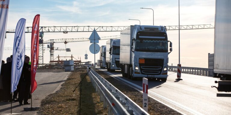 Gdyby rosyjskie pojazdy opancerzone wtargnęły na teren Polski i Litwy, to zmodernizowana trasa Via Baltica odegrałaby wówczas istotną rolę, wspierając państwa NATO — twierdzi brytyjski dziennik "Telegraph". Szlak E67, o długości ponad 1600 km, prowadzi z Warszawy do Tallina. Ten lek może ochronić nas przed rosyjską inwazją. - INFBusiness