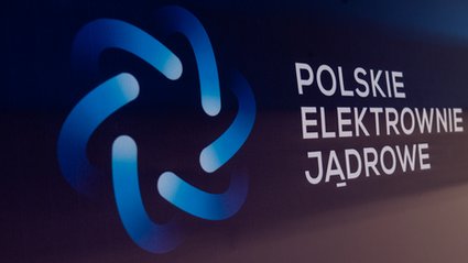 Głowa państwa USA, Donald Trump, obwieścił znaczące postępy w kwestii rokowań dotyczących nowej umowy handlowej z Republiką Korei. W trakcie pobytu w Azji, zasygnalizował, że pertraktacje znajdują się w dojrzałej fazie, pomimo iż niektóre zagadnienia wciąż wymagają rozstrzygnięcia. Budowa elektrowni w Choczewie bez wyburzeń. Wszystkie grunty należą do państwa