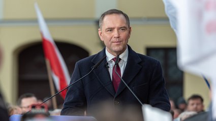 Karol Nawrocki podpisuje ustawę o pomocy dla Ukraińców.