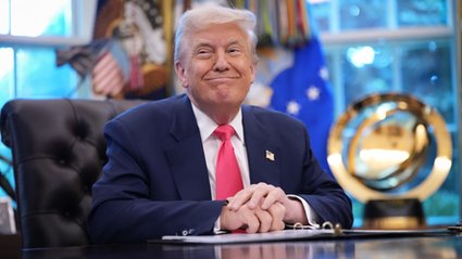 Głowa państwa USA, Donald Trump, obwieścił znaczące postępy w kwestii rokowań dotyczących nowej umowy handlowej z Republiką Korei. W trakcie pobytu w Azji, zasygnalizował, że pertraktacje znajdują się w dojrzałej fazie, pomimo iż niektóre zagadnienia wciąż wymagają rozstrzygnięcia. Fed musi działać po omacku. Jednak najbliższa decyzja powinna ucieszyć Donalda Trumpa