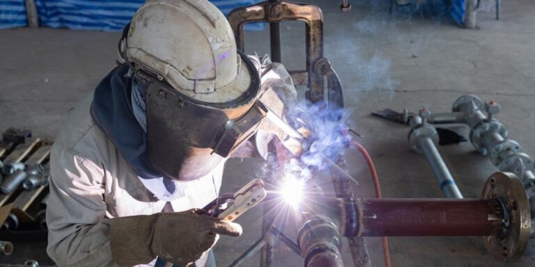 Polski PMI dla przemysłu we wrześniu na minusie. Co mówią fabryki? - INFBusiness