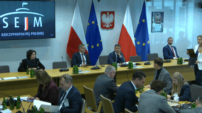 Obelgi i żądanie dmuchania w alkomat. Piekło w Parlamencie. - INFBusiness