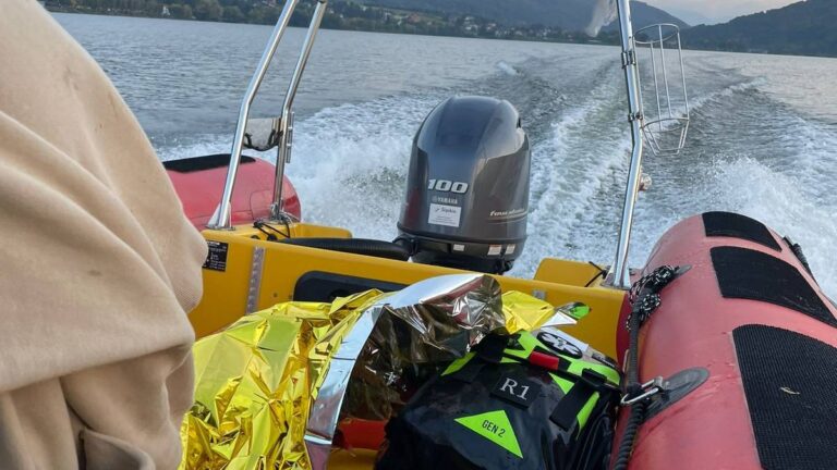 Lekki samolot przymusowo wodował na jeziorze. Maszyna poszła na dno. - INFBusiness