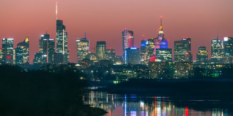 Polska ekonomia jaśnieje na tle Unii Europejskiej. Solidny przyrost produktu krajowego brutto i obniżka inflacji. - INFBusiness