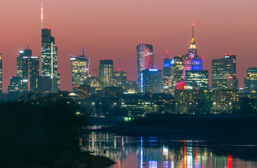 Polska ekonomia jaśnieje na tle Unii Europejskiej. Solidny przyrost produktu krajowego brutto…