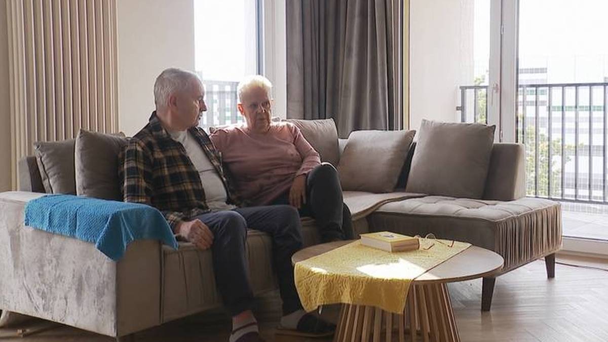 Nadzwyczajna tragedia emerytowanych małżonków. Pani Alicja i jej poważnie schorowany 75-letni małżonek zbyyli dom i uregulowali należność za lokal mieszkalny w pobliżu szpitala w Zgorzelcu. Suma wydatków, wraz z wykończeniem wnętrza, wyniosła ich około 720 tys. zł. Aktualnie zagraża im utrata dachu nad głową. Inwestor żąda niezwłocznego opuszczenia lokum i nie chce oddać pieniędzy. Reportaż "Interwencji". Sprzedali dom, zapłacili za mieszkanie i trafią na bruk