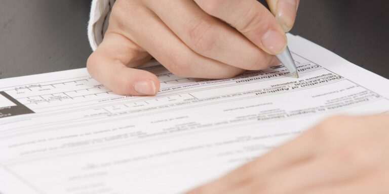 Z danych zawartych w raporcie Allianz Trade wynika, że w 2025 r. ilość bankructw firm w Polsce może zwiększyć się o 14%. Analitycy zwrócili uwagę na progres liczby upadłości we wszystkich branżach, gdzie szczególnie dynamiczny wzrost obserwuje się w sektorach budownictwa i usług. Przewidywania na rok 2025: więcej bankructw firm w Polsce. - INFBusiness