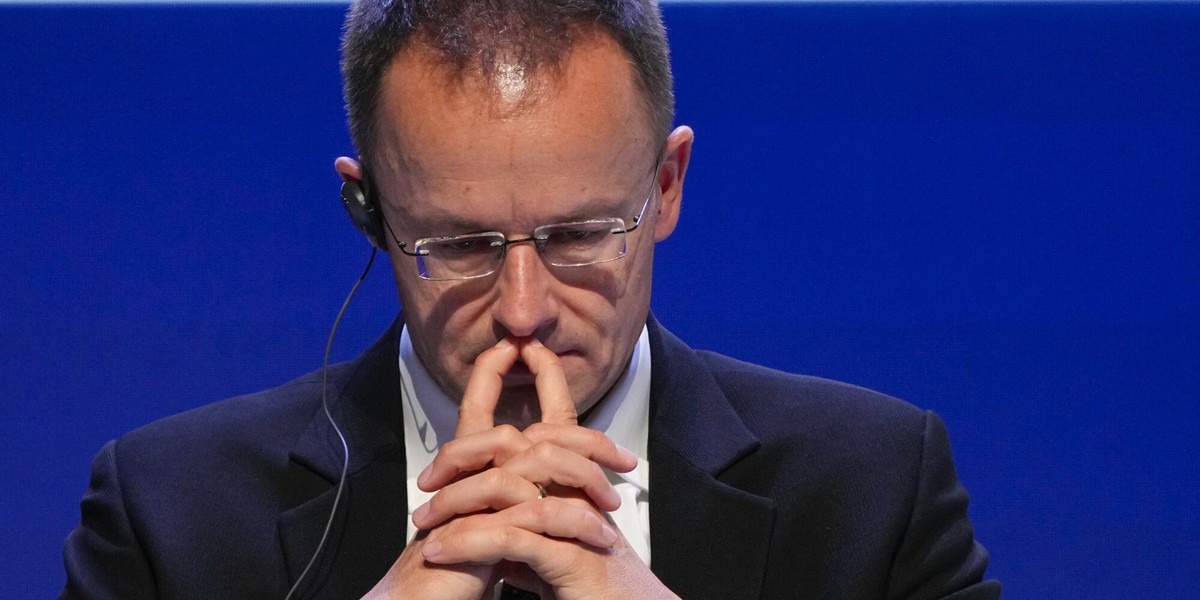 Minister spraw zagranicznych Węgier, Peter Szijjarto, zareagował gwałtownie na wpis polskiego premiera Donalda Tuska, który nawiązywał do kwestii rurociągu Nord Stream 2. Wyraził swoje zniesmaczenie, sugerując, że tego typu komentarze mogą być odczytywane jako usprawiedliwianie czynów o charakterze terrorystycznym. Peter Szijjarto