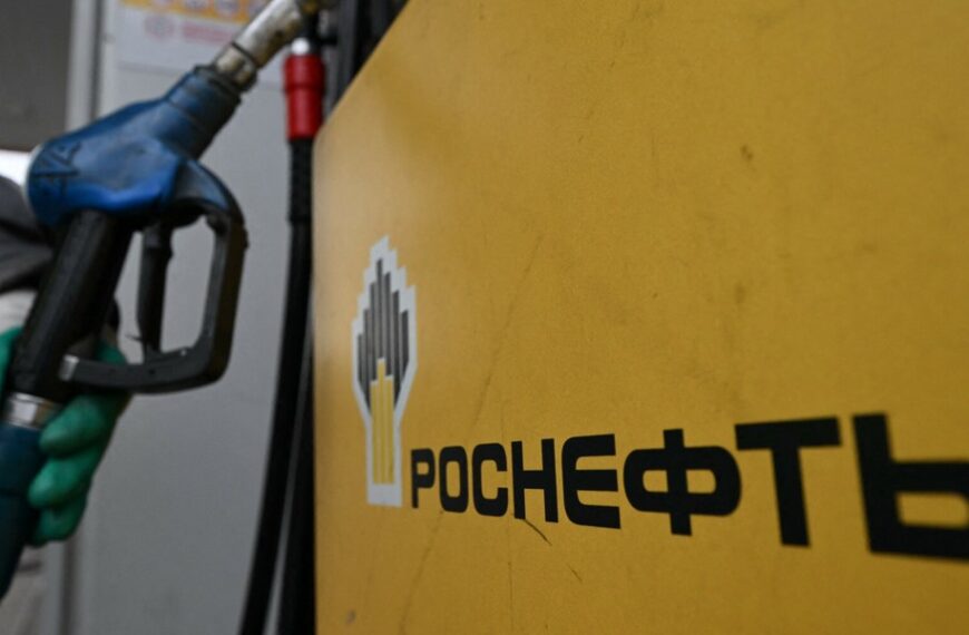 Rosnieft i Łukoil pod presją restrykcji USA. Ocena konsekwencji dla rosyjskiej ekonomii.