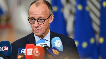 Kilka dni temu minister finansów radował się z dużego tempa przyrostu w sektorze produkcyjnym, a już w środę Główny Urząd Statystyczny zaprezentował kolejne dane, które mogą wzmocnić optymizm. Z badań dotyczących klimatu gospodarczego rysuje się polepszenie w porównaniu rocznym m.in. w fabrykach i handlu. Dodatkowo, branże hotelarska i gastronomiczna podnoszą się z trudnej sytuacji i zanotowały najsilniejszy postęp w nastrojach w ciągu roku spośród wszystkich działów gospodarki. Sankcje na Rosnieft. Kanclerz Niemiec chce taryfy ulgowej